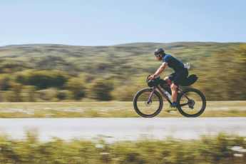 8 Bikepacking-Taschen-Sets im großen Test