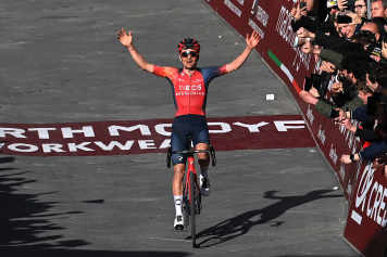 Pidcock triumphiert bei Strade Bianche
