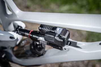 Rockshox bringt elektronisches MTB-Fahrwerk Flight Attendant