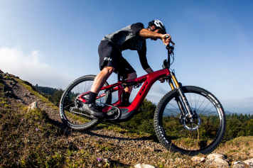 BH AtomX Carbon 2022