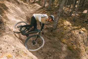 Das Trail- und Enduro E-Bike schiebt jetzt mit Bosch CX-Motor