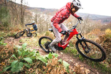 Wer baut das beste E-MTB 2025?