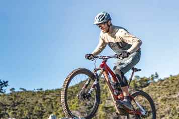 Potentes E-Touren-Bike mit Light-Motor