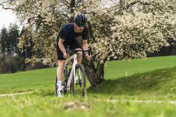 Race-Allrounder mit Carbonrahmen aus Portugal