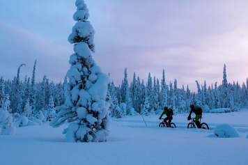 Low-Budget-Tipps – so halten Sie Hände, Füße & Kopf warm!