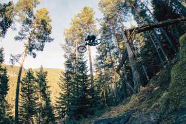 Brage Vestavik springt den Log-Ride-Drop