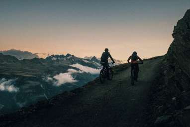 Epische E-MTB-Tour durch die Schweizer Gletscher