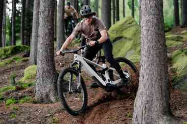 Viel Federweg und wenig Gewicht zum Kampfpreis?