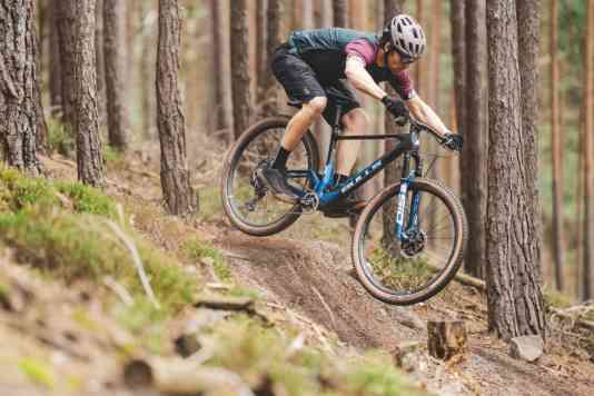Erschwingliches Highend-Race-Fully im Test