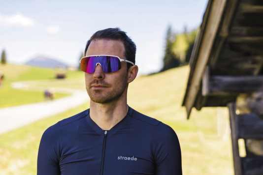 Praktische Gadgets - Fitness-Armband, Radbrille, Lenkerband, Minikompressor & Mini-Klingel