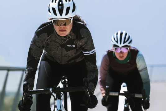 AGU präsentiert Herbst-/Winterkollektion 2025 für Radsportler
