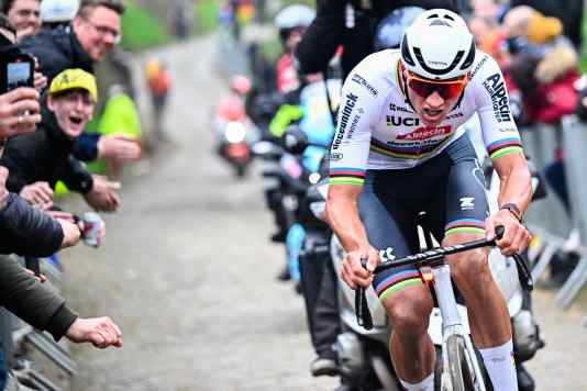 Showdown der Radsport-Giganten: Van der Poel gewinnt erstes Duell gegen van Aert