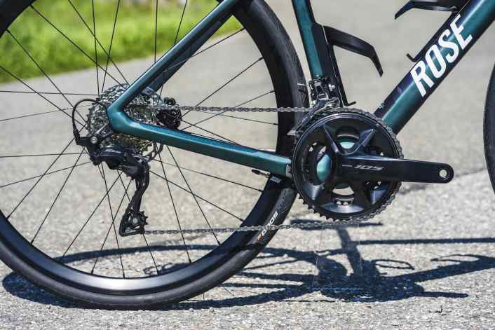 Schlankes Rennrad im Test - da ist sogar ein Motor drin!