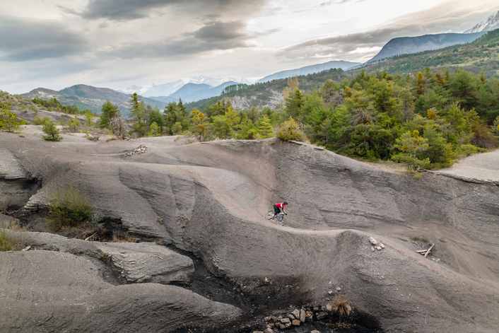 Die schwarzen Ridgelines von Digne-les-Bains