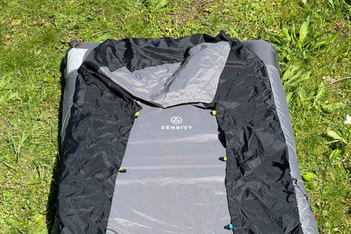 Quilt-Schlafsack und Isomatte - farblich codiert - im Test
