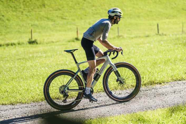 5 E-Gravelbikes im Test