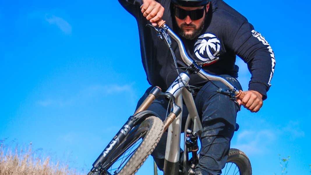 Ist das der unnormalste Mountainbiker überhaupt?