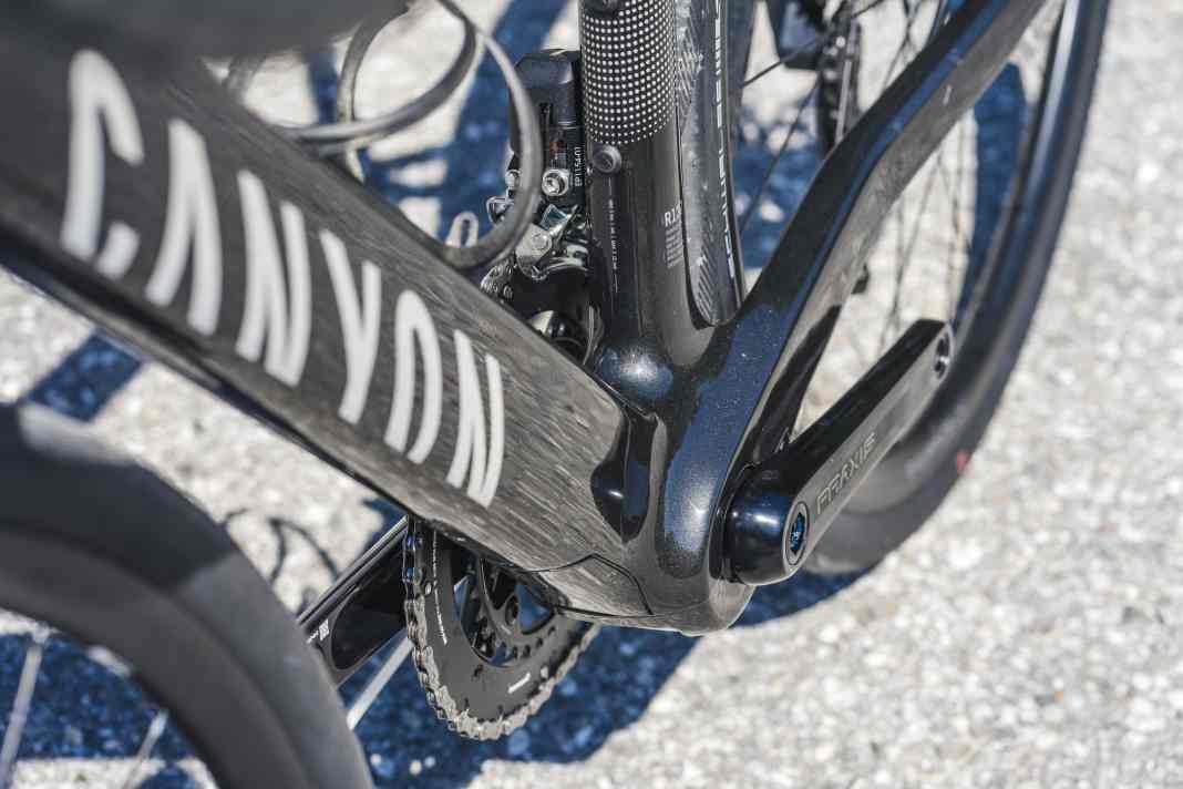 E-Rennrad mit unscheinbarem Mittelmotor im Test