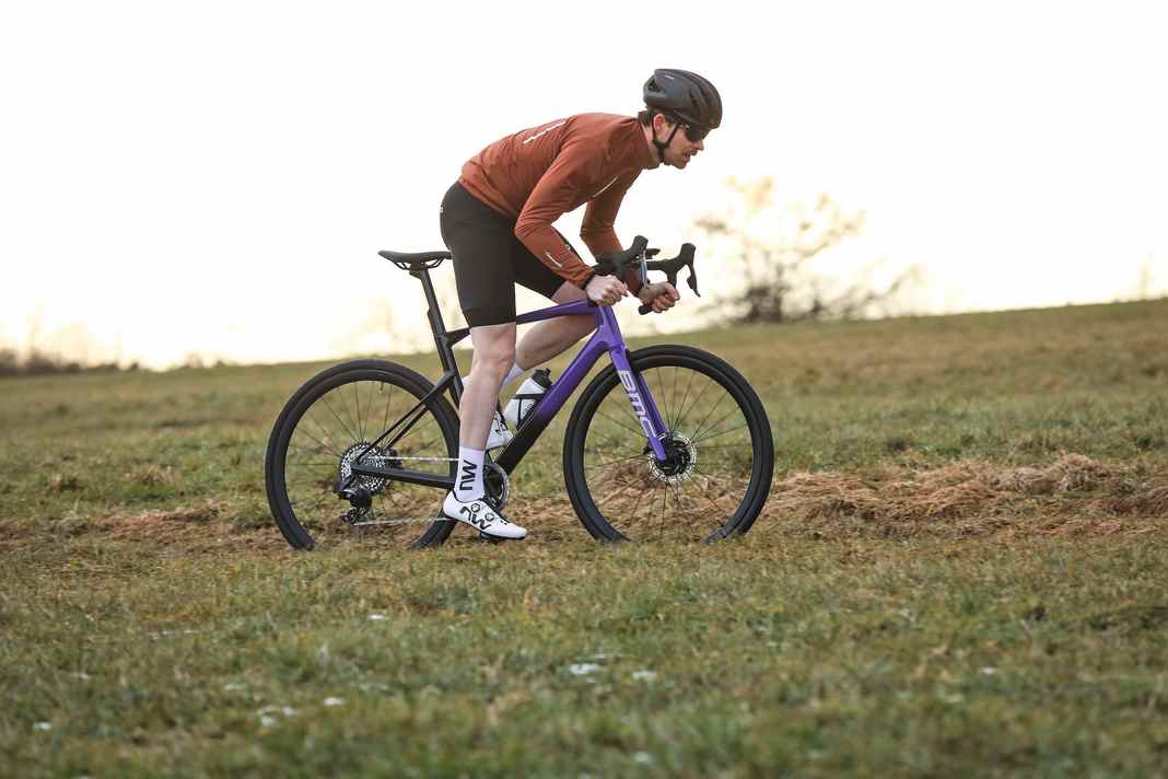 BMC Roadmachine X vs. Cervélo Caledonia-5
