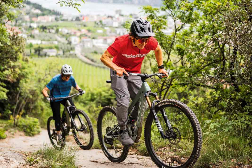 Pivot Trailcat SL vs. Yeti SB 120