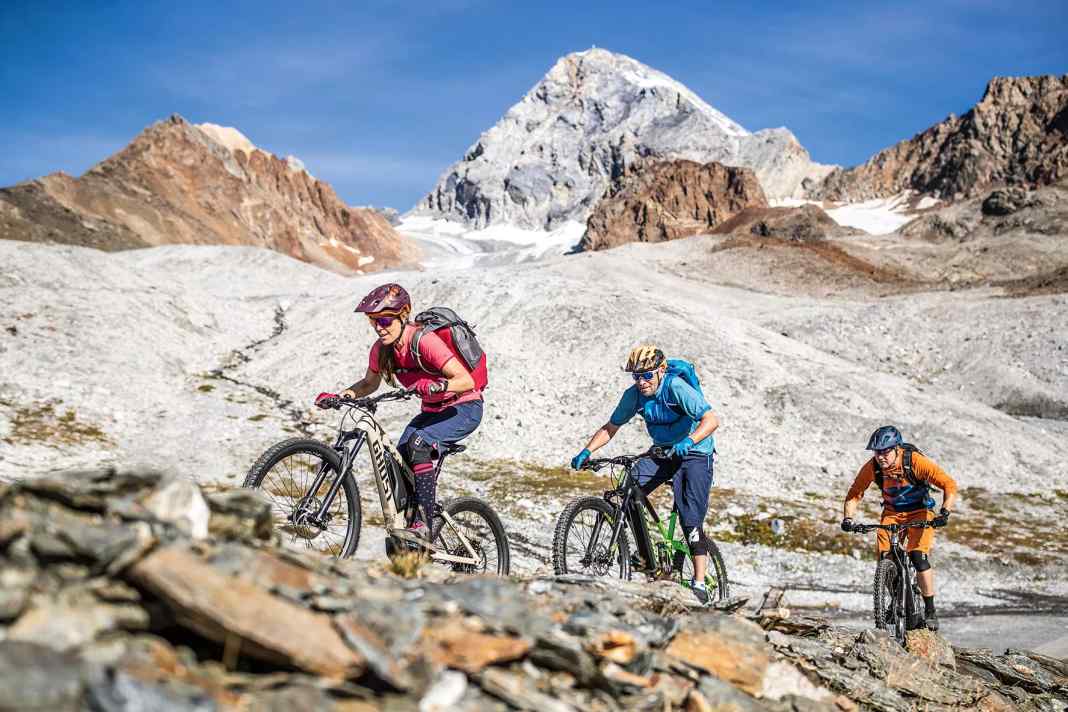 Schmerzen beim E-Biken? So kommen Sie gut durch die Saison!