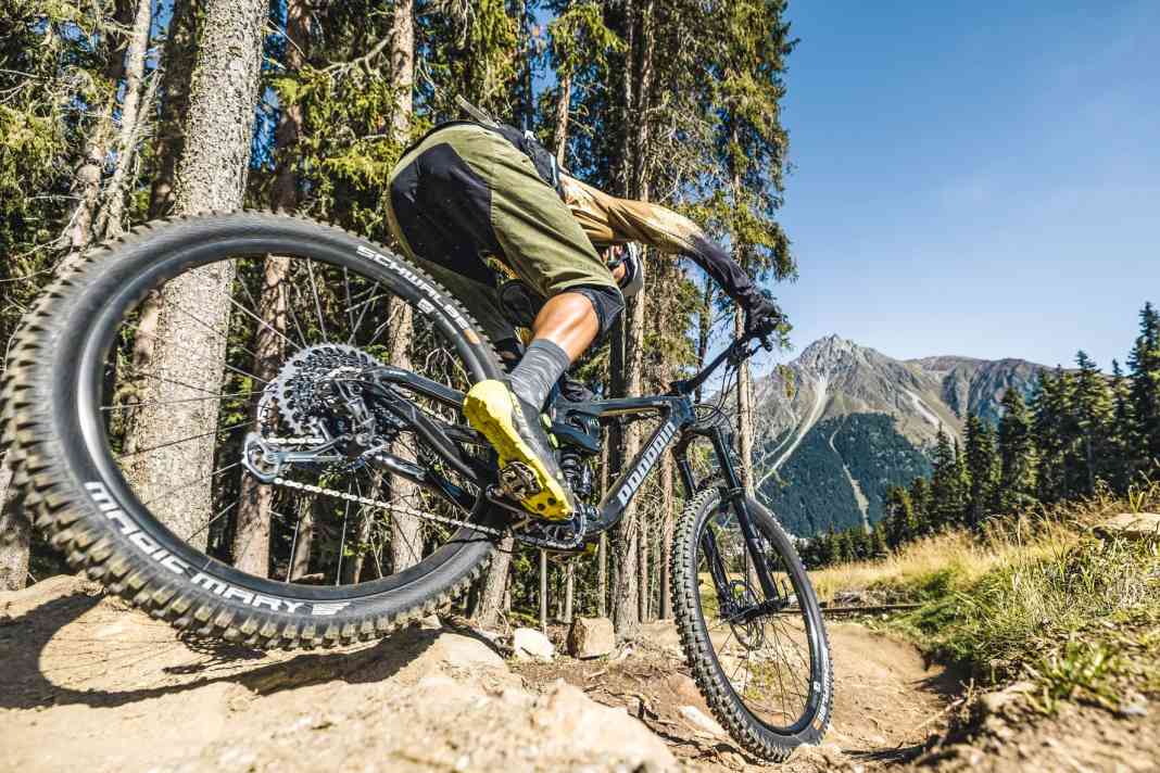 6 Enduro-Mountainbikes um 3500 Euro im Vergleich