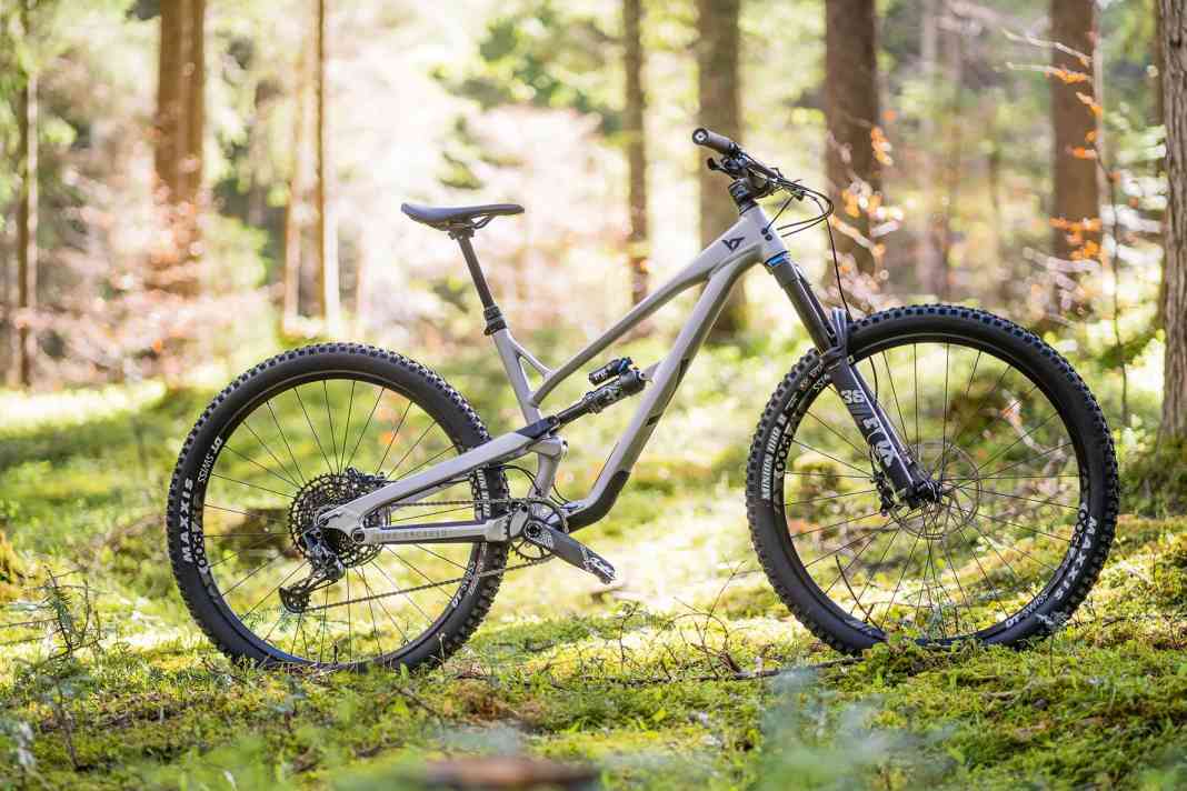 YT Jeffsy Core 2 - Test All Mountain Bikes 2022
