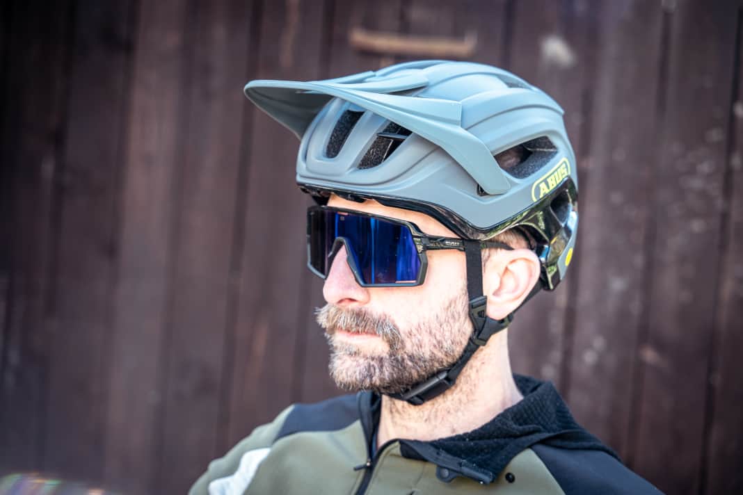 Abus Cliffhanger - angenehm leichter Trail-Kopfschutz