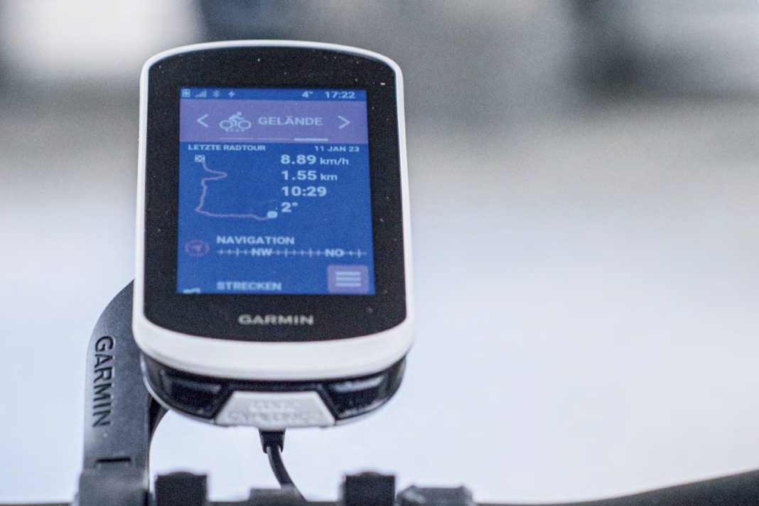 Garmin Edge Explore 2, Tatze Sport Grip & Rapha Trail Knee Pads