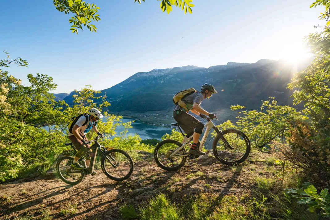 8 E-All-Mountains im großen EMTB-Lesertest