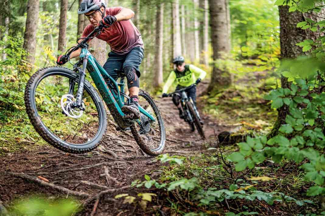 Forestal Siryon Neon vs. Transalpes E1 Enduro