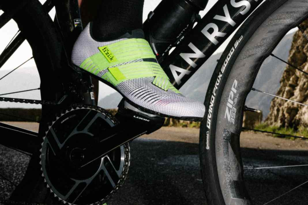 Ultraleichter Rennradschuh mit luftigem Aerogewebe