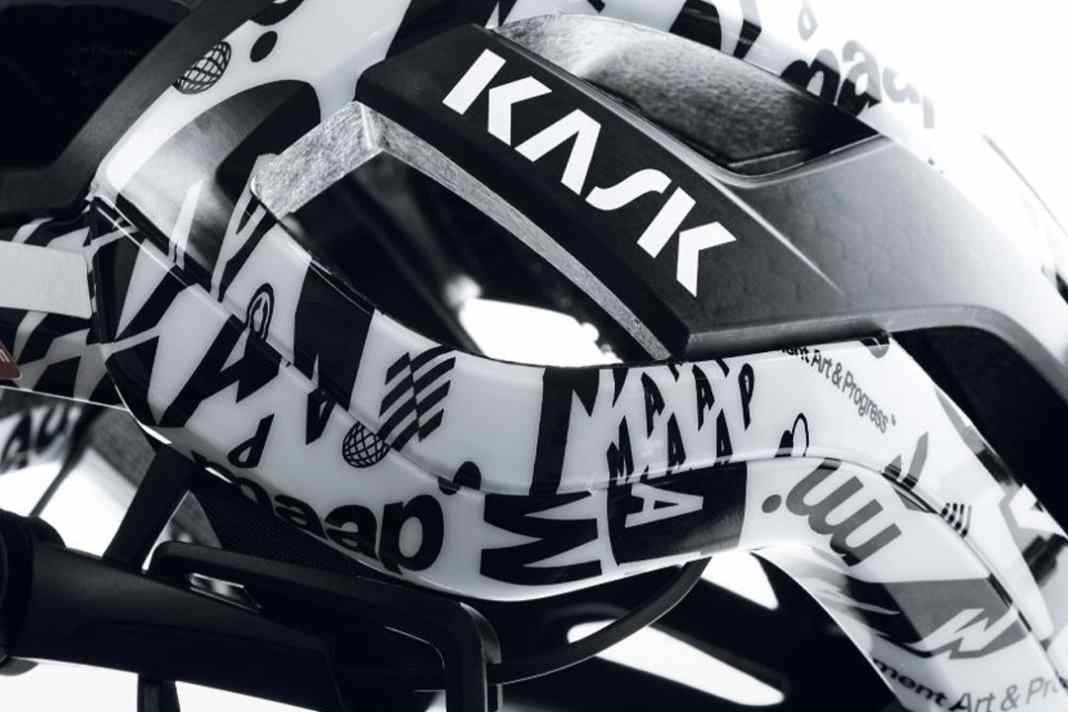 Rennrad-Helm im abgefahrenen Maap-Look