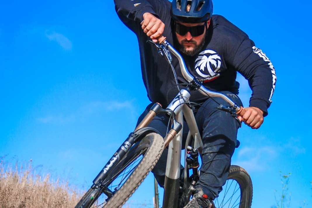 Ist das der unnormalste Mountainbiker überhaupt?