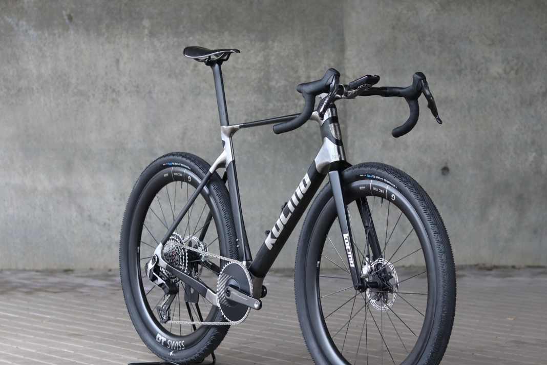 Kocmo GRVL Beast Gravelbike im Titan-Carbon-Mix