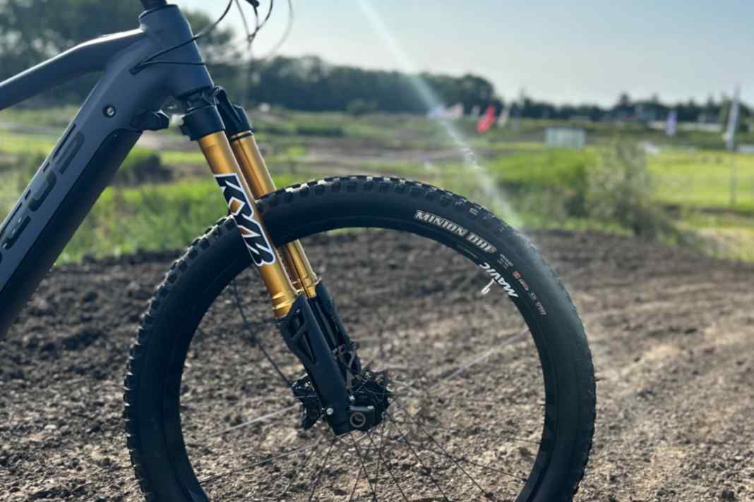 Mtb-Newcomer KYB bringt 2026 eine Upside-Down-Gabel auf den Markt
