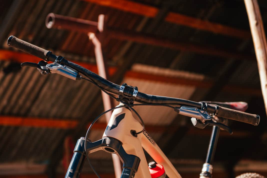 Sram bringt Code- und Level-Bremse im Stealth-Look raus