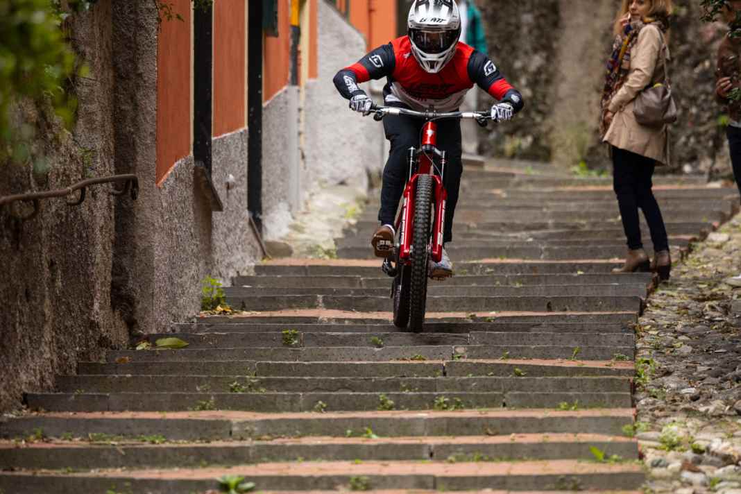 Am Leben bleiben! – City-Downhill in Genua