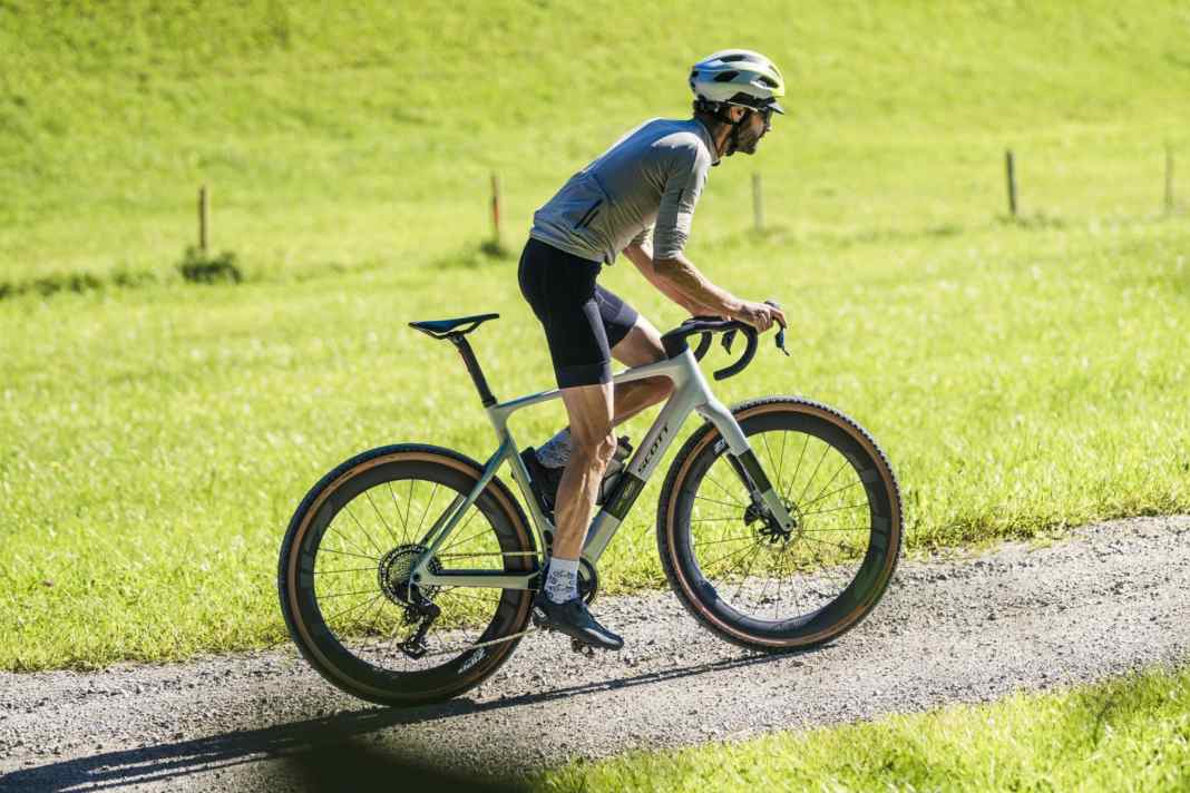 5 E-Gravelbikes im Test