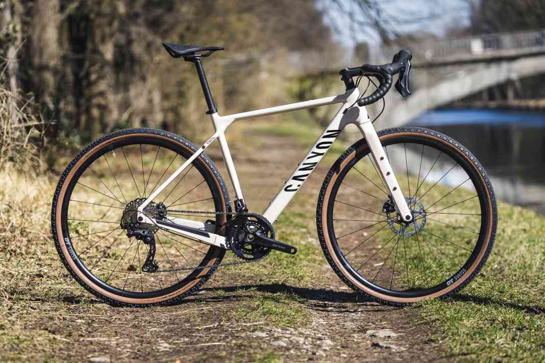 Fünf Gravelbikes bis 2000 Euro