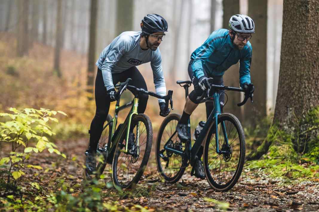 Sieben Race-Gravelbikes im Test