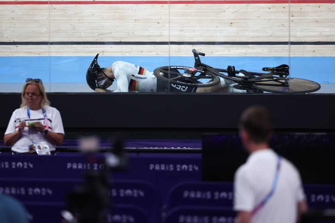 Heftiger Sturz von Spiegel im Keirin