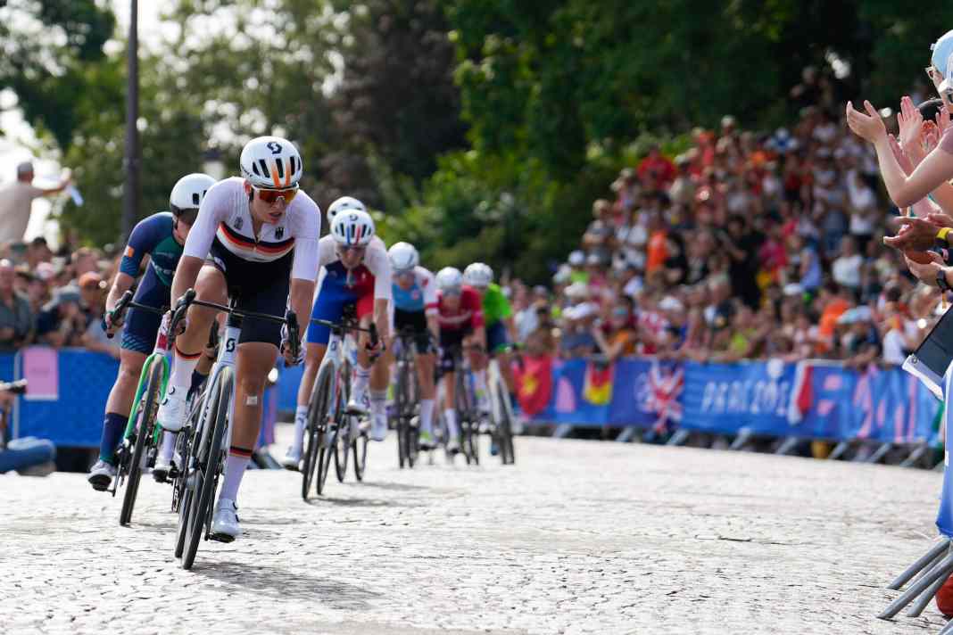 Kochs Ausreißversuch bei Tour ohne Erfolg - Wiebes siegt