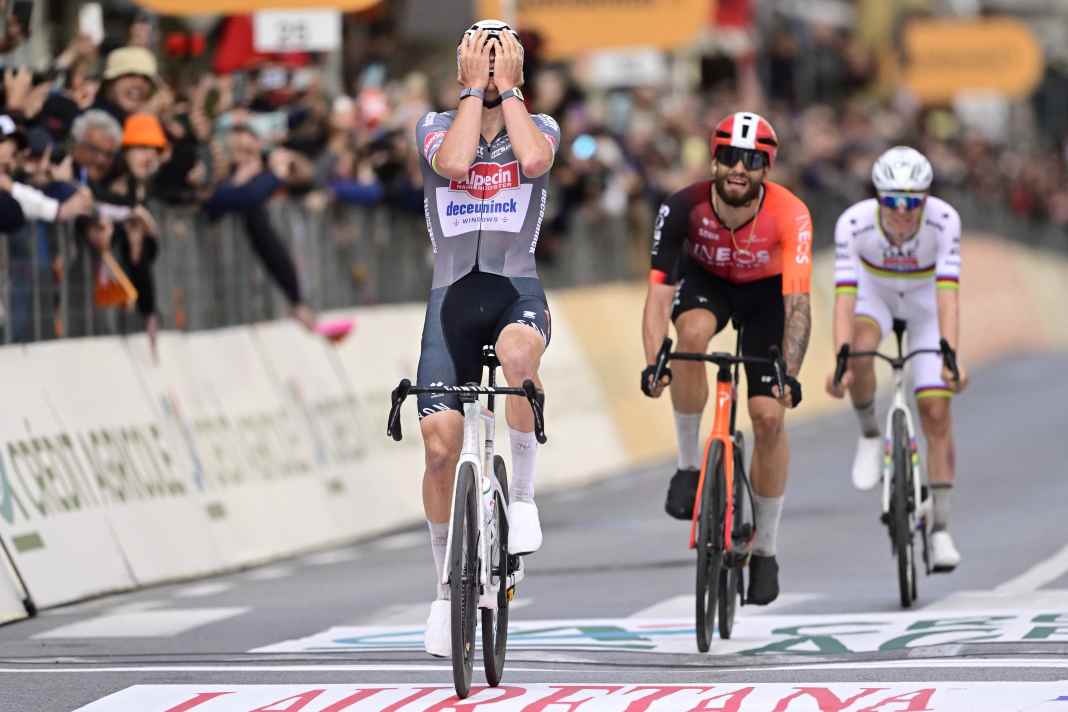 Van der Poel ringt Pogačar nieder und siegt