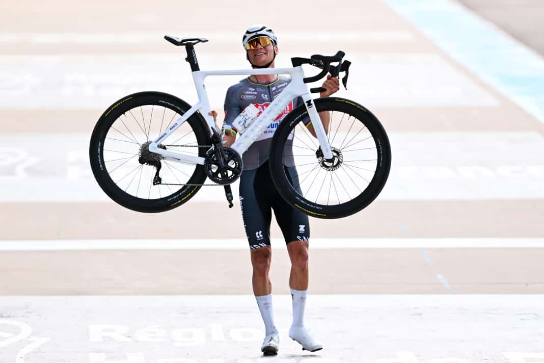 Hattrick! Van der Poel feiert Solo-Sieg