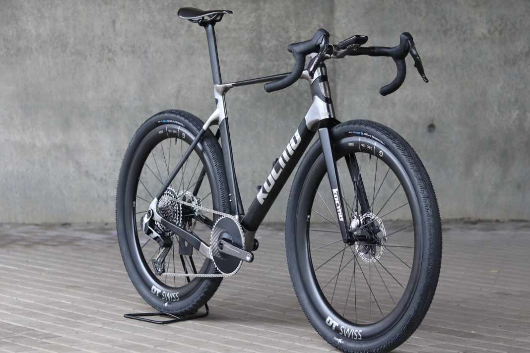 Gravelbike kombiniert Titan und Carbon