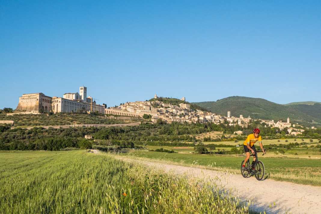Mit dem Rennrad Italiens verlorene Mitte entdecken