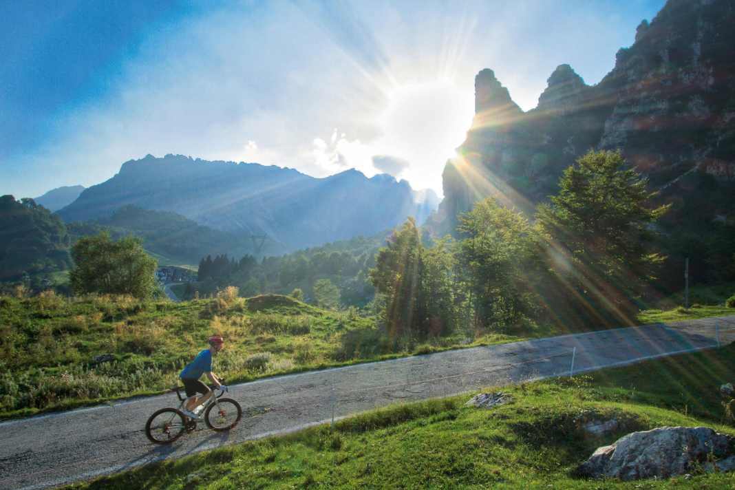 Mit dem Rennrad vergessene Pfade erkunden