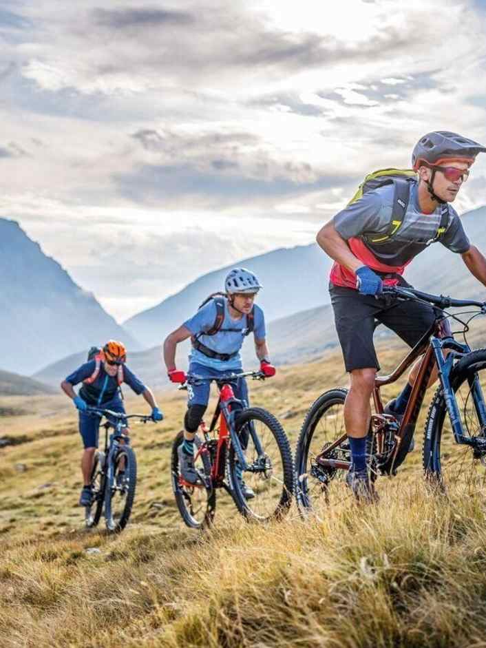 8 Trailbikes mit 120 bis 140 mm Federweg im Vergleich