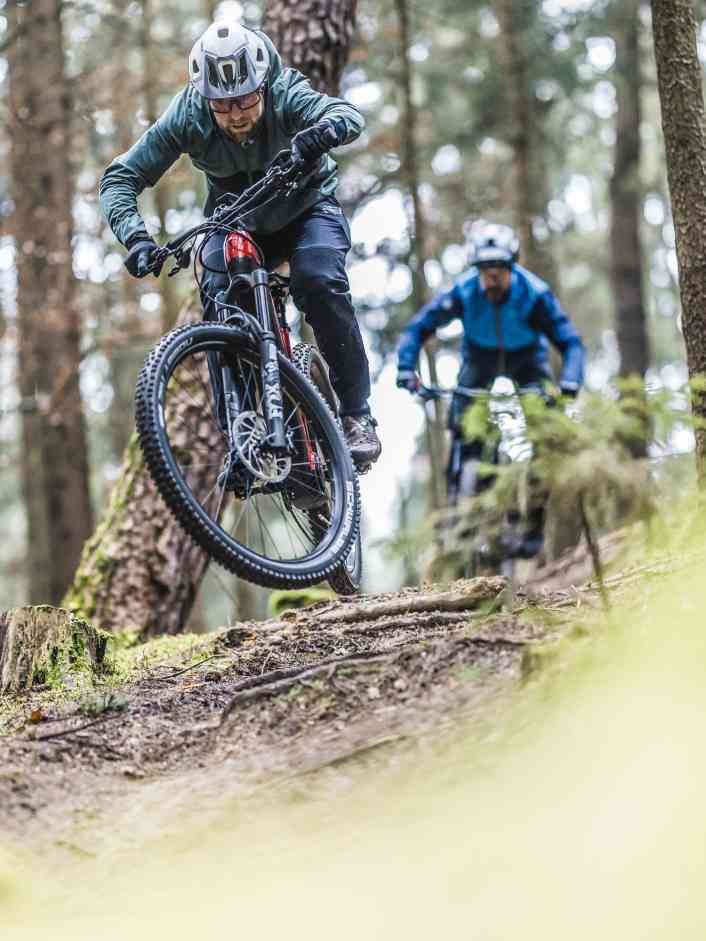 E-MTB-Fullys mit Smart-System im Vergleich